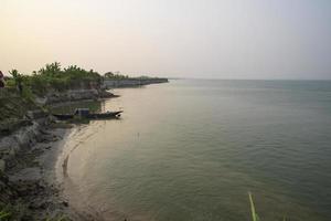 hermosa vista del paisaje del río padma en bangladesh foto