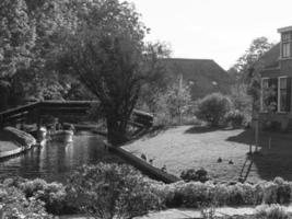 el pueblo holandés giethoorn foto