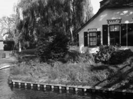 el pueblo holandés giethoorn foto