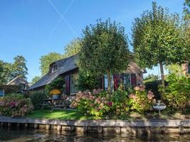 pueblo de giethoorn en los países bajos foto