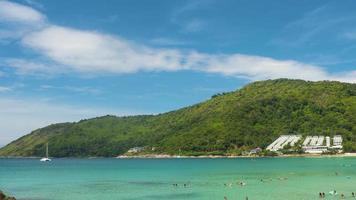 landskap timelapse. nai harn beach, phuket, thailand video