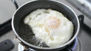 Egg poached on stove top skillet video