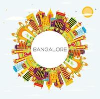 horizonte de bangalore con edificios de color, cielo azul y espacio de copia. vector