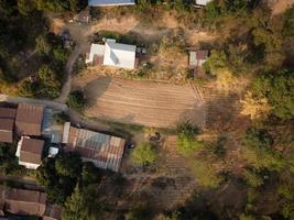 casa de campo, foto aérea tomada por drones, la mayoría de la gente rural tiene una carrera agrícola.