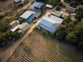 casa de campo, foto aérea tomada por drones, la mayoría de la gente rural tiene una carrera agrícola.