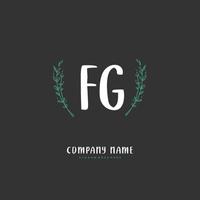 fg escritura a mano inicial y diseño de logotipo de firma con círculo. hermoso diseño de logotipo escrito a mano para moda, equipo, boda, logotipo de lujo. vector