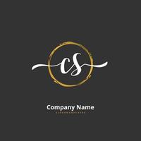 cs escritura a mano inicial y diseño de logotipo de firma con círculo. hermoso diseño de logotipo escrito a mano para moda, equipo, boda, logotipo de lujo. vector