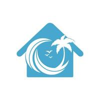 casa y la playa con diseño de logo de vector de sol y palmera.