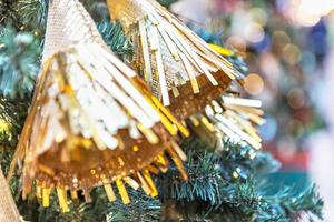 fondo navideño de un árbol de navidad decorado con juguetes navideños. vacaciones de invierno. Año Nuevo. foto