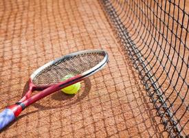 raqueta de tenis, cancha de arcilla, wta tour, rolland garros foto