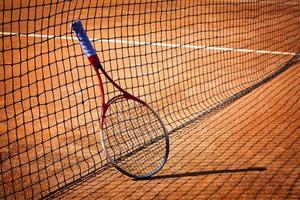 tenis. cancha de arcilla. Pelota de tenis. torneo de tenis foto