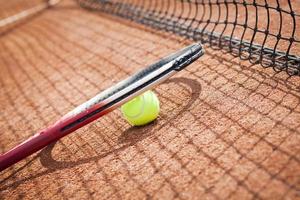 raqueta de tenis, cancha de arcilla, wta tour, rolland garros foto