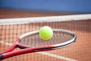 raqueta de tenis, cancha de arcilla, wta tour, rolland garros foto