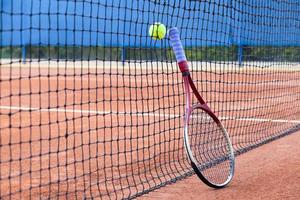 raqueta de tenis, cancha de arcilla, wta tour, rolland garros foto