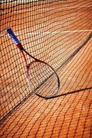 tenis. cancha de arcilla. Pelota de tenis. torneo de tenis foto