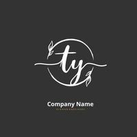 ty escritura inicial a mano y diseño de logotipo de firma con círculo. hermoso diseño de logotipo escrito a mano para moda, equipo, boda, logotipo de lujo. vector