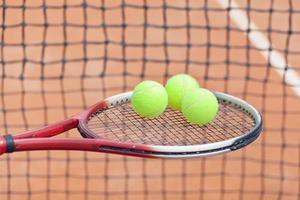 raqueta de tenis, cancha de arcilla, wta tour, rolland garros foto