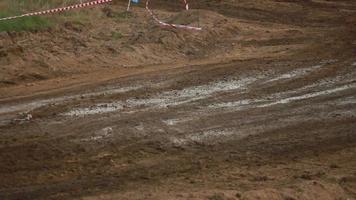 autocross en un camino de tierra en coche buggy video