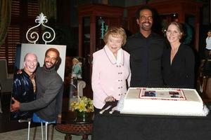 los angeles, 12 de febrero - bill bell, lee bell, kristoff st john, lauralee bell en kristoff st john celebra 25 años en ynr en cbs television city el 12 de febrero de 2016 en los angeles, ca foto