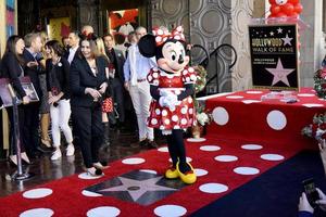 los angeles - 22 de enero minnie mouse en la ceremonia de la estrella de minnie mouse en el paseo de la fama de hollywood el 22 de enero de 2018 en hollywood, ca foto