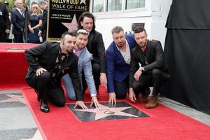 los angeles, 30 de abril - chris kirkpatrick, lance bass, jc chasez, joey fatone, justin timberlake nsync en la ceremonia de la estrella nsync en el paseo de la fama de hollywood el 30 de abril de 2018 en los angeles, ca foto