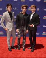 los angeles - 29 de abril para siempre en tu mente, emery kelly ricky garcia liam attridge en los 2017 radio disney music awards en el microsoft theater el 29 de abril de 2017 en los angeles, ca foto