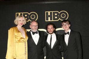 los angeles - 17 de septiembre gwendoline christie, liam cunningham, kit harrington, isaac hempstead wright en la hbo emmy after party - 2018 en el pacific design center el 17 de septiembre de 2018 en west hollywood, ca foto