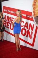 los angeles - 19 de marzo - katrina bowden llega al estreno de la reunión americana en el teatro chino graumans el 19 de marzo de 2012 en los angeles, ca foto