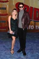 los angeles - 1 de diciembre lexi kaplan, max ehrlich en el estreno de spider-man into the spider-verse en el teatro del pueblo el 1 de diciembre de 2018 en westwood, ca foto