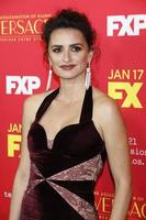 los angeles - 8 de enero - penélope cruz en el asesinato de gianni versace - proyección de estreno de american crime story en el teatro arclight el 8 de enero de 2018 en los angeles, ca foto