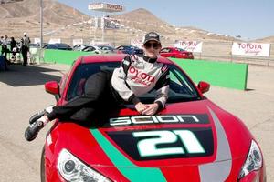 los angeles - 15 de marzo - tricia helfer en el toyota grand prix of long beach pro-celebrity race training at willow springs international speedway el 15 de marzo de 2014 en rosamond, ca foto