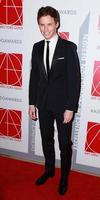 los angeles - 31 de enero - eddie redmayne en los 19 premios anuales de excelencia en diseño de producción del gremio de directores de arte en un hotel beverly hilton el 31 de enero de 2015 en beverly hills, ca foto