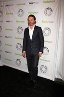 los angeles - 1 de marzo - andrew lincoln llega al evento paleyfest de muertos vivientes en el teatro saban el 1 de marzo de 2013 en los angeles, ca foto