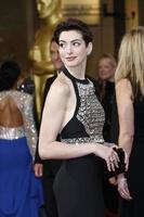 los angeles - 2 de marzo - anne hathaway en los 86 premios de la academia en dolby theater, hollywood y highland el 2 de marzo de 2014 en los angeles, ca foto