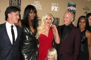 los angeles - 3 de octubre - finn wittrock, naomi campbell, lady gaga, ryan murphy, angela bassett en la historia de terror americana - proyección de estreno del hotel en los teatros regal 14 el 3 de octubre de 2015 en los angeles, ca foto