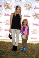 los angeles - 16 de agosto - allison holker, weslie fowler en el pirata y la princesa de disney junior - poder de hacer el bien en avalon el 16 de agosto de 2014 en los angeles, ca foto