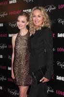 los angeles - 5 de agosto - amanda seyfried, sharon stone llega al estreno de lovelace la en el teatro egipcio el 5 de agosto de 2013 en los angeles, ca foto