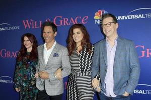 los angeles - 9 de junio - megan mullally, eric mccormack, debra messing, sean hayes en el evento will and grace fyc en el teatro de oro armonía el 9 de junio de 2018 en los angeles, ca foto