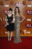 Los Ángeles - 5 de diciembre - Susie Brown Danelle Leverett de las chicas Janedear llega a los American Country Awards 2011 en el MGM Grand Garden Arena el 5 de diciembre de 2011 en Las Vegas, Nevada. foto