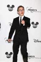 los angeles - 6 de octubre - sean giambrone en la grabación espectacular de mickey s 90th en el shrine auditorium el 6 de octubre de 2018 en los angeles, ca foto