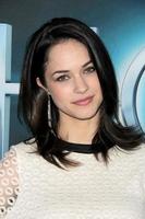 los angeles - 19 de marzo - alexis knapp llega al estreno mundial anfitrión en los teatros arclight hollywood el 19 de marzo de 2013 en los angeles, ca foto