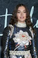 los angeles - 1 de noviembre - hailee steinfeld en el estreno de la temporada 3 de dickinson de apple tv en el pacific design center el 1 de noviembre de 2021 en west hollywood, ca foto