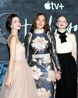 los angeles - 1 de noviembre - ella hunt, hailee steinfeld, anna baryshnikov en el estreno de la temporada 3 de apple tv dickinson en el pacific design center el 1 de noviembre de 2021 en west hollywood, ca foto