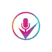 compruebe la plantilla de diseño del logotipo del vector de podcast. elemento de diseño de logotipo de icono de verificación de podcast