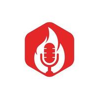plantilla de diseño de logotipo de podcast de fuego. llama fuego podcast micrófono logo vector icono ilustración.