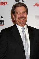 los angeles - 7 de febrero - john wells llega a la gala de películas para adultos de aarp 2011 en el hotel regent beverly wilshire el 7 de febrero de 2011 en beverly hills, ca foto