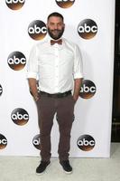 los angeles - 14 de enero - guillermo diaz en el abc tca winter 2015 en el hotel langham huntington el 14 de enero de 2015 en pasadena, ca foto