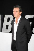 los angeles - 11 de agosto - antonio banderas en el estreno de expendables 3 en el teatro chino tcl el 11 de agosto de 2014 en los angeles, ca foto