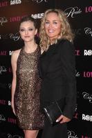 los angeles - 5 de agosto - amanda seyfried, sharon stone llega al estreno de lovelace la en el teatro egipcio el 5 de agosto de 2013 en los angeles, ca foto