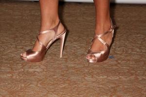 los angeles - 7 de agosto - daphne oz llegando a la fiesta de la gira de prensa de verano de 2011 del grupo de televisión abc de disney en el beverly hilton hotel el 7 de agosto de 2011 en beverly hills, ca foto